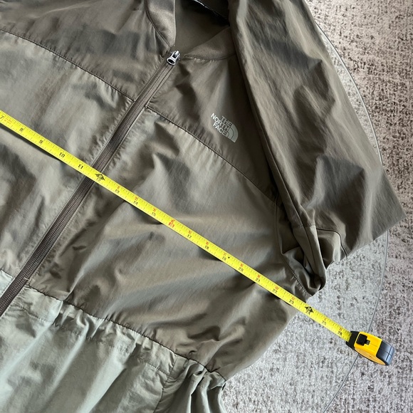 The North Face Women's Two-Tone Utility Jacket - Picture 8 of 13